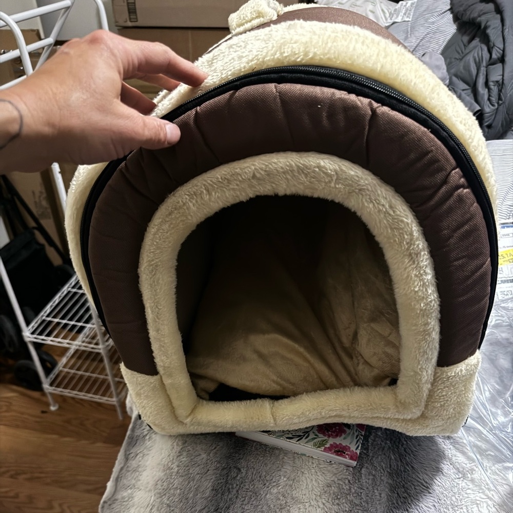 Dog bed/crate